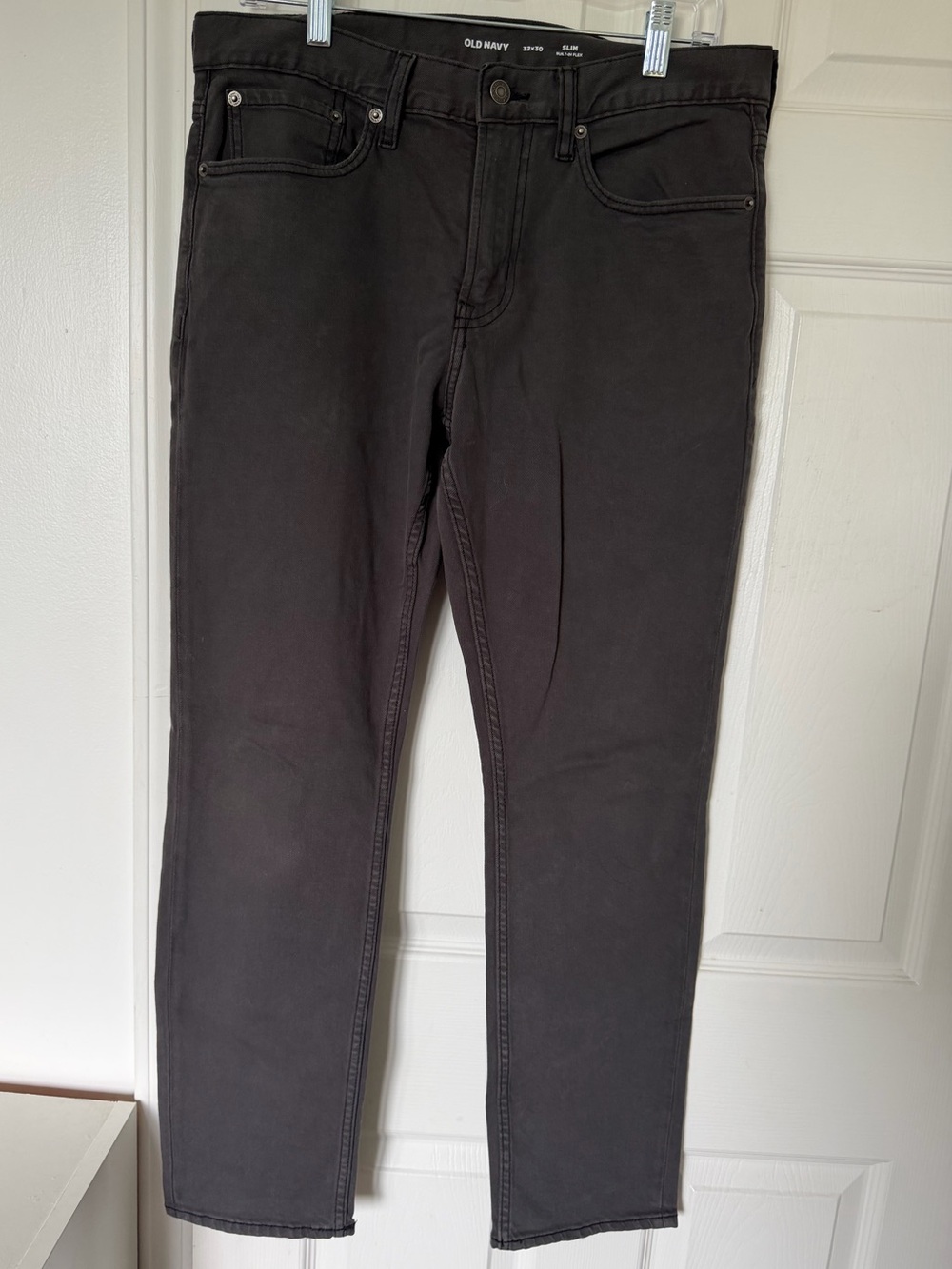 Old Navy Slim Built-In Flex Jeans in Charcoal 32x30